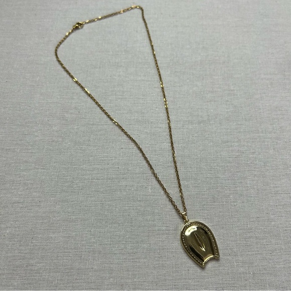 Gold Chain Virgin Mary Rhinestone Horseshoe Necklace - Picture 13 of 15